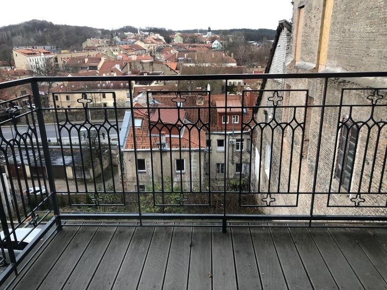 Buto B10-7 terasa su Vilniaus senamiesčio vaizdu